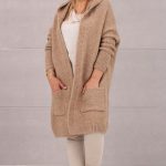 Długi brązowy kardigan we wzorem misia na plecach