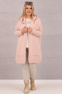 Długi różowy kardigan we wzorem misia na plecach