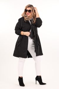Czarna parka z kapturem damska przejściowa