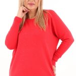 Czerwony sweter z dżetami