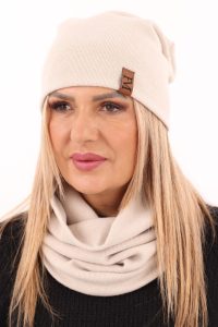 Jasnobeżowy komplet damski czapka i komin