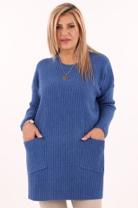 Niebieski sweter prążkowany