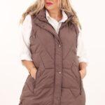 bezrekawnik-damski-dlugi-z-kapturem-brazowy (6)