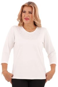 Biała bluzka ze zdobieniem na dekolcie