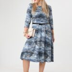 sukienka-rozkloszowana-plus-size-niebieska-we-wzory-z-paskiem (5)