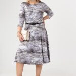 sukienka-rozkloszowana-plus-size-szara-we-wzory-z-paskiem (11)
