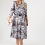 sukienka-rozkloszowana-plus-size-szara-we-wzory-z-paskiem (12)