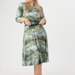 sukienka-rozkloszowana-plus-size-zielona-we-wzory-z-paskiem (6)