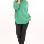 Zielony golf z warkoczowym splotem