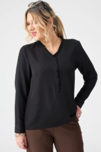 Bluzka z falbanką na dekolcie czarna