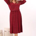 Bordowa brokatowa sukienka plus size długa z rozcięciem 44–52