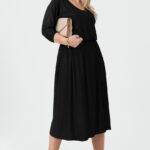 czarna-błyszcząca-sukienka-z-rozcięciem (5)