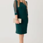 Elegancka błyszcząca sukienka plus size – wizytowa moda dla kobiet