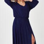 Granatowa-błyszcząca-sukienka-z-rozcięciem (4)