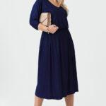 Granatowa-błyszcząca-sukienka-z-rozcięciem (5)