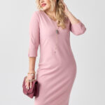 Sukienka z dekoltem PLUS SIZE pudrowy róż 44-54