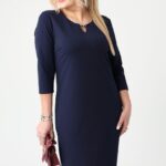 Granatowa sukienka z ozdobnym dekoltem