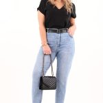 Jasnoniebieskie jeansy z wysokim stanem mom fit