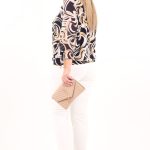 bezowo-granatowa-bluzka-damska-z-zabotem (4)