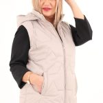 bezrekawnik-pikowany-z-kapturem-jasny-bezowy (4)