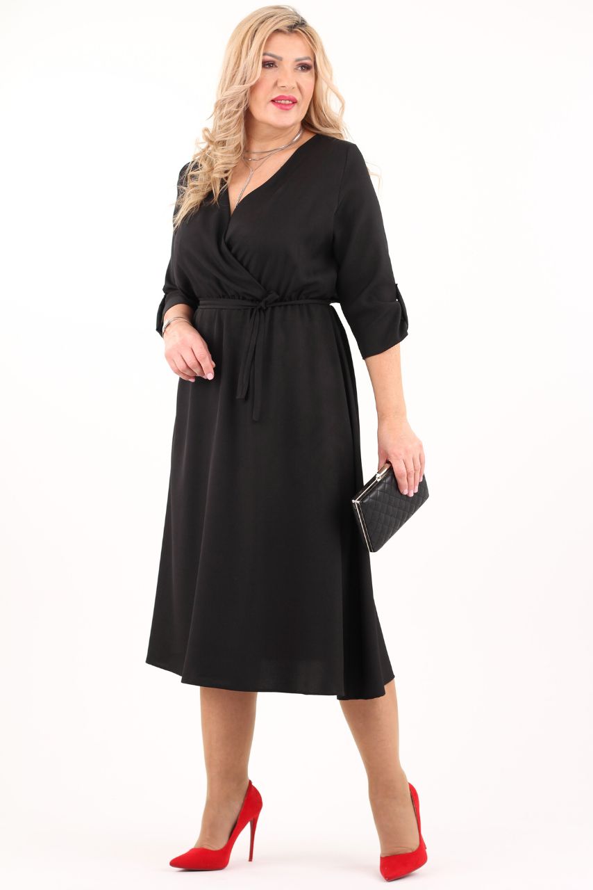 Czarna sukienka kopertowa rozkloszowana