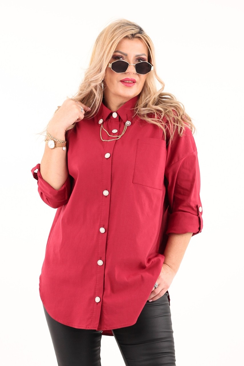 Bordowa koszula z łańcuszkiem