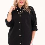 Czarna koszula z łańcuszkiem