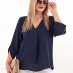 Granatowa bluzka z dekoltem w serek