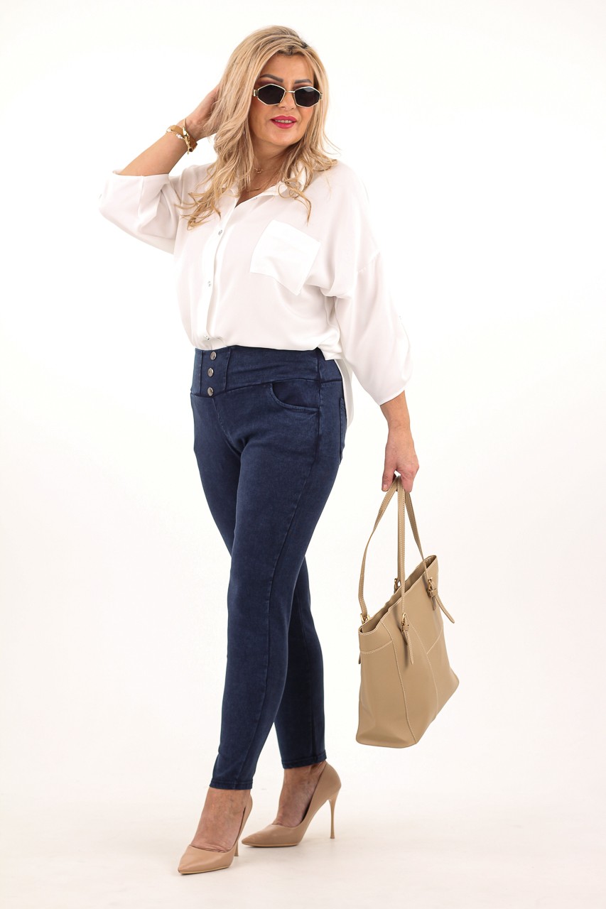 Granatowe jeansowe spodnie z ozdobnymi guzikami