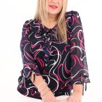 Granatowo-różowa bluzka damska z żabotem