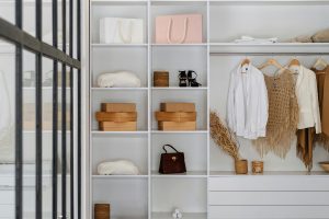 jak stworzyć szafę kapsułową