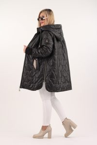 Przejściowa czarna kurtka z zamkami po bokach
