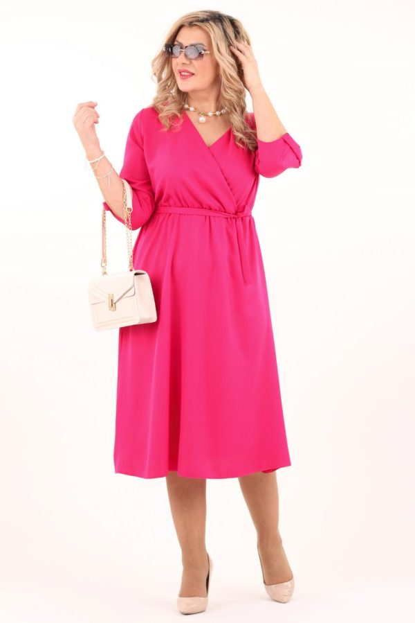 Różowa sukienka kopertowa rozkloszowana