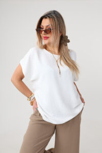 Biała gładka bluzka plus size z krótkim rękawem