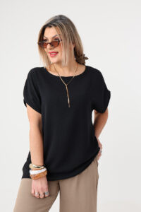 Czarna gładka bluzka plus size z krótkim rękawem