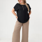Czarna gładka bluzka plus size z krótkim rękawem 44-52 (6)
