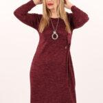 Sukienka na co dzień plus size bordowa – moda dla puszystych