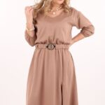 bezowa-sukienka-z-paskiem-i-rozcieciem (11)