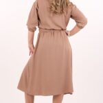 bezowa-sukienka-z-paskiem-i-rozcieciem (2)