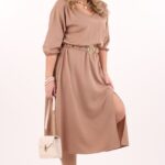 bezowa-sukienka-z-paskiem-i-rozcieciem (3)