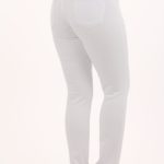 Białe jeansy plus size