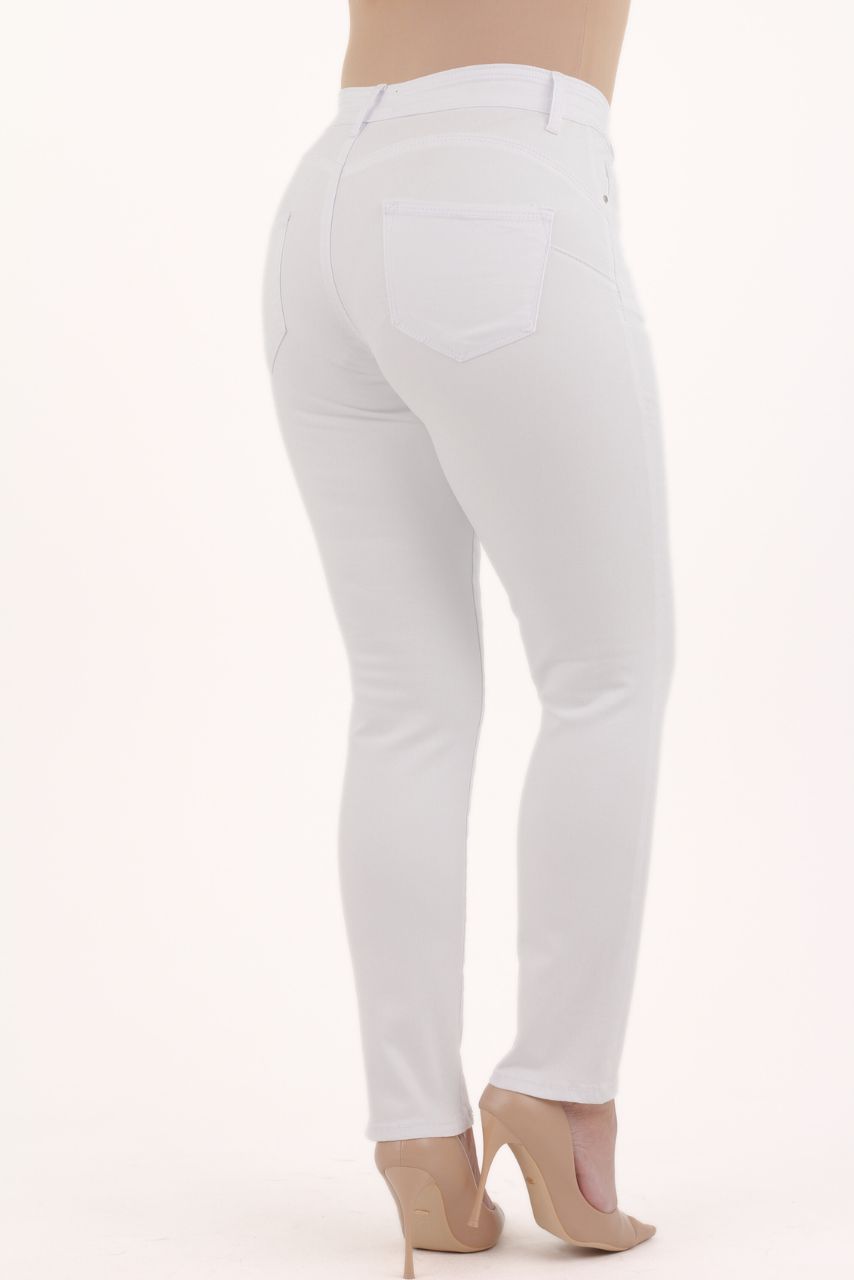 Białe jeansy plus size