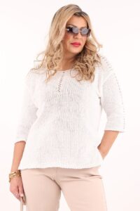 Biały sweter dziergany plus size