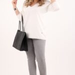 bialy-sweter-ze-srebrna-nitka (2)