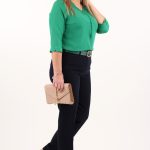 bluzka-z-falbanka-przy-dekolcie-zielona-rekaw-3-4 (3)