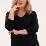 Czarny sweter ze srebrną nitką