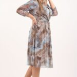 kopertowa-sukienka-z-siatki-brazowo-niebieska-z-paskiem (2)