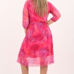 kopertowa-sukienka-z-siatki-rozowa-z-paskiem (2)