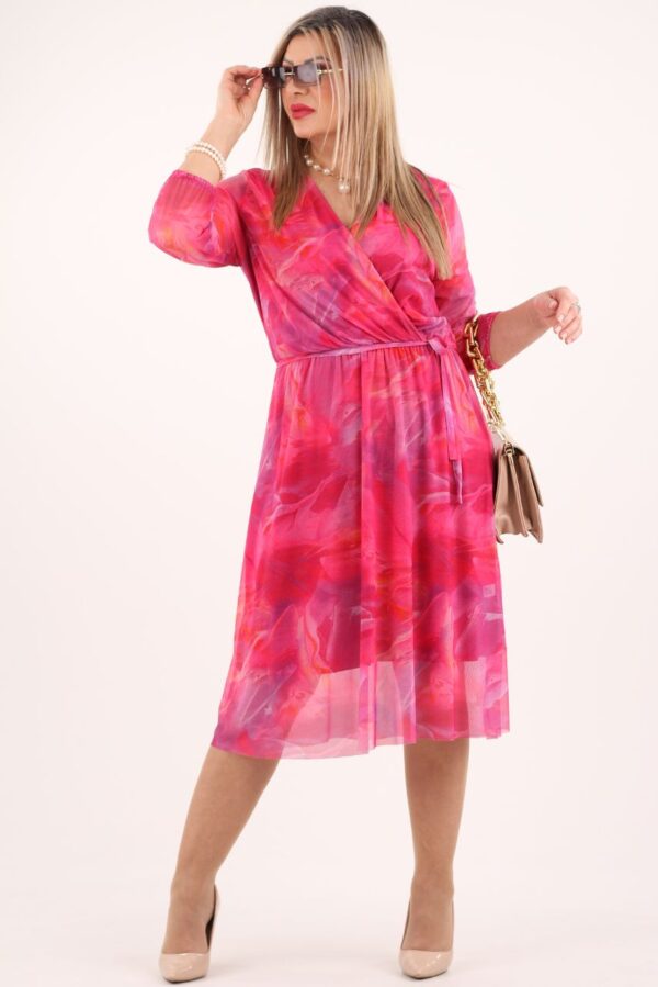 Kopertowa sukienka z siatki różowa z paskiem