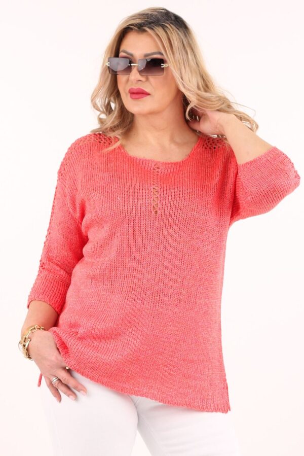 Koralowy sweter dziergany plus size